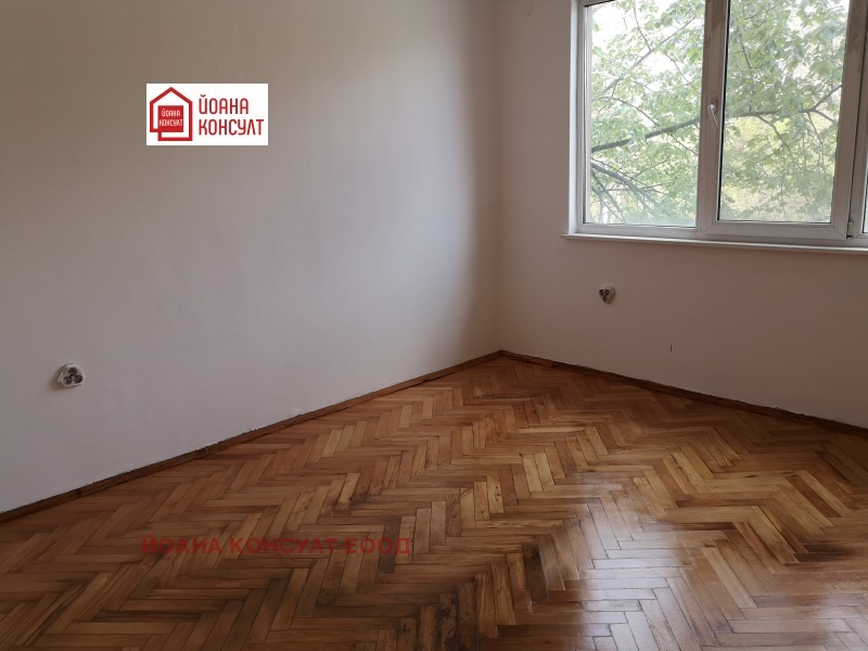 В оренду  2 спальні Плевен , 9-ти квартал , 84 кв.м | 33081470