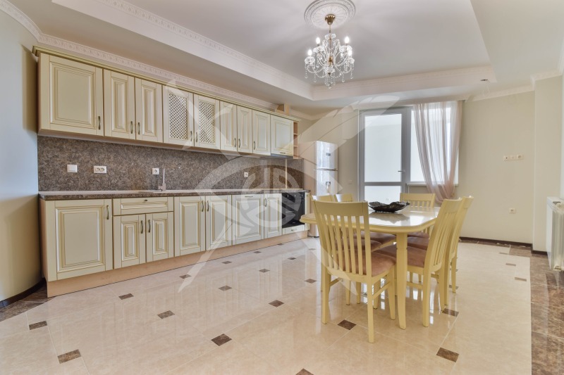Дава под Наем МНОГОСТАЕН в град Варна, Младост 1 - 300 кв.м / 1 500 € » 2 933.75 лв., ЕКС НВД ООД