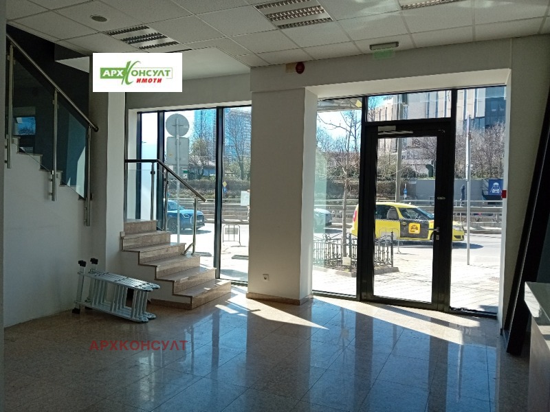 Дава под наем МАГАЗИН, гр. София, Център