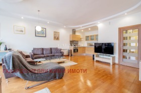 3 Schlafzimmer Zentar, Sofia