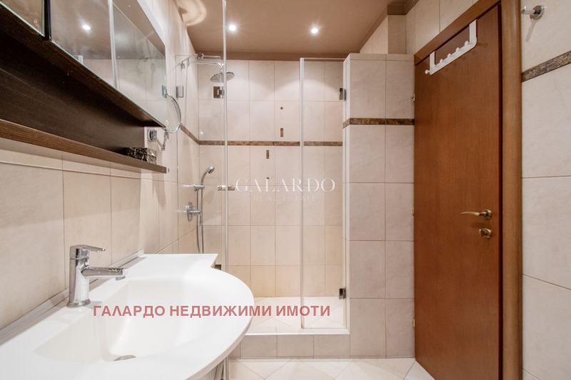 De inchiriat  3 dormitoare Sofia , Țentâr , 280 mp | 43307705 - imagine [16]
