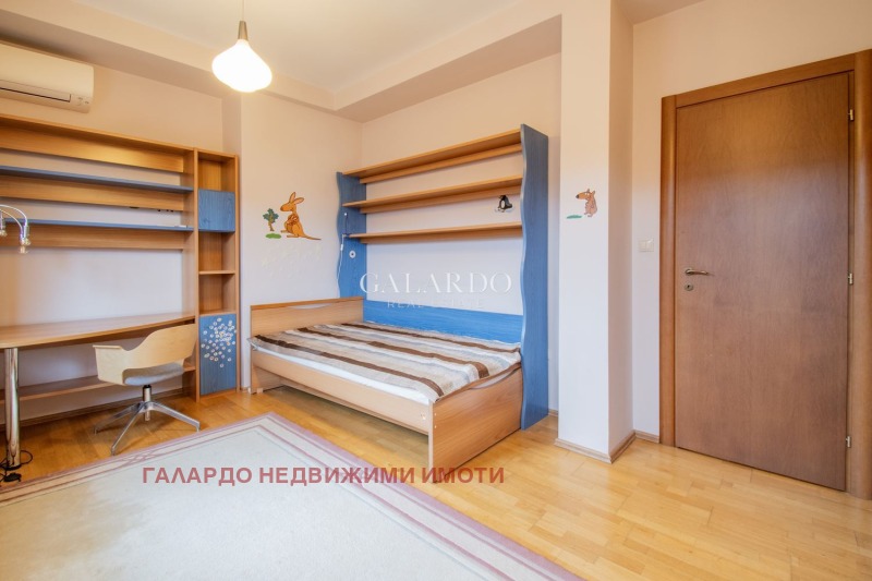 De inchiriat  3 dormitoare Sofia , Țentâr , 280 mp | 43307705 - imagine [12]
