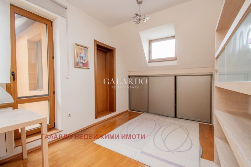 De inchiriat  3 dormitoare Sofia , Țentâr , 280 mp | 43307705 - imagine [10]