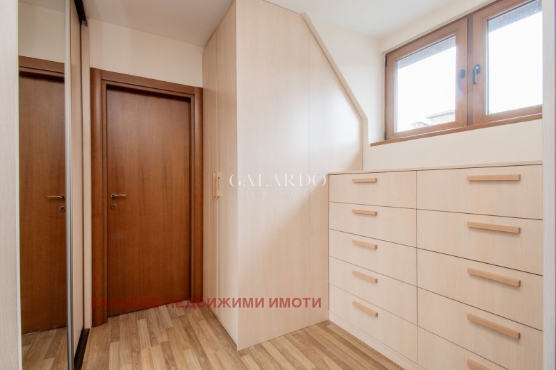 De inchiriat  3 dormitoare Sofia , Țentâr , 280 mp | 43307705 - imagine [14]