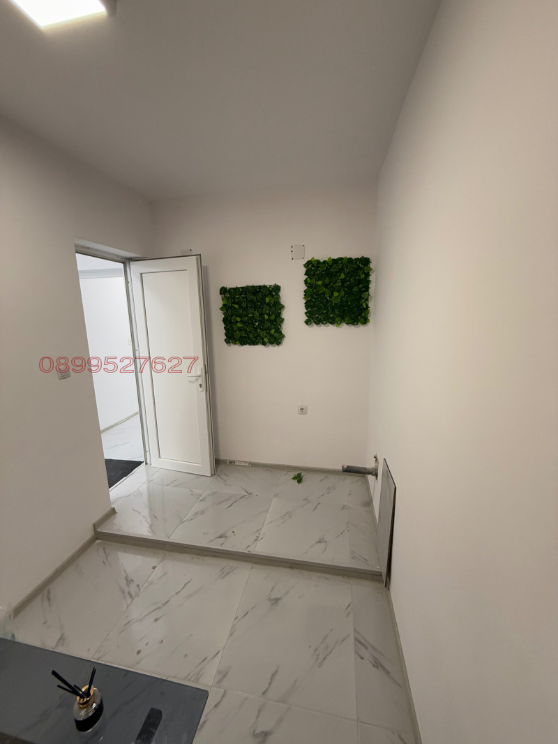 Дава под наем МАГАЗИН, гр. Шумен, Център, снимка 7 - Магазини - 52658307