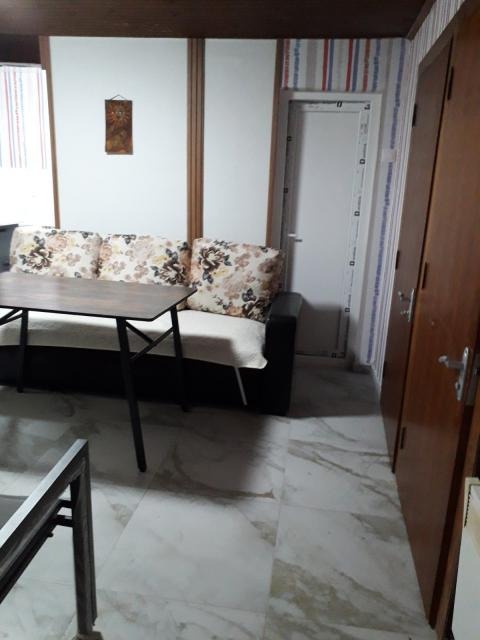 Дава под нем  Къща, град София, Люлин - център •  500 EUR • ID 74021613 — holmes.bg - [1] 