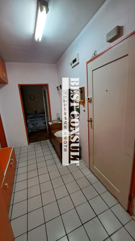 1 chambre Chirok tsentar, Rouse 11