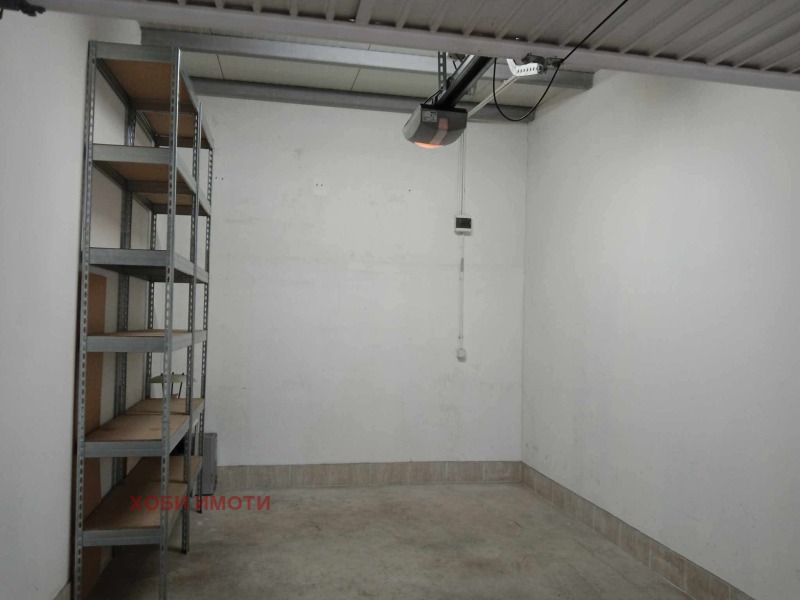 För uthyrning  Garage Plovdiv , Jujen , 25 kvm | 95871864