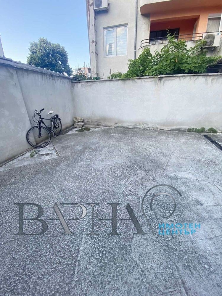 Дава под наем ГАРАЖ, ПАРКОМЯСТО, гр. Варна, Колхозен пазар