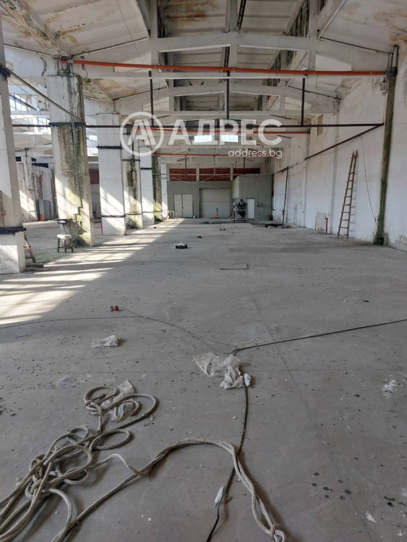 Дава под наем  Склад област Пловдив , гр. Стамболийски , 2400 кв.м | 82768260