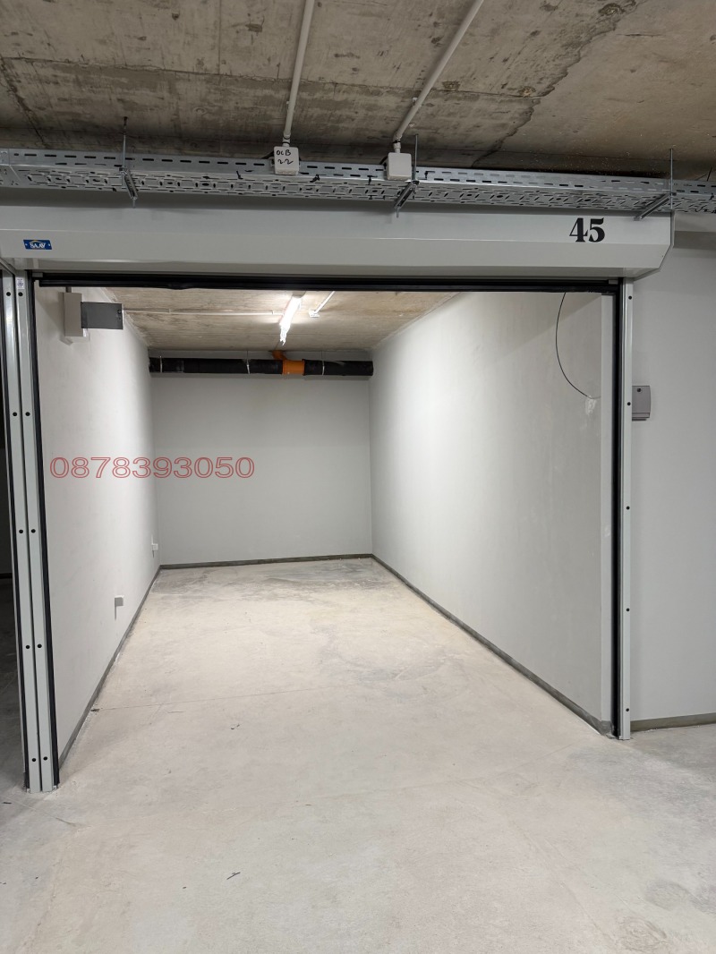 Издаје се  Гараге Софија , Зона Б-5 , 17 м2 | 96738121