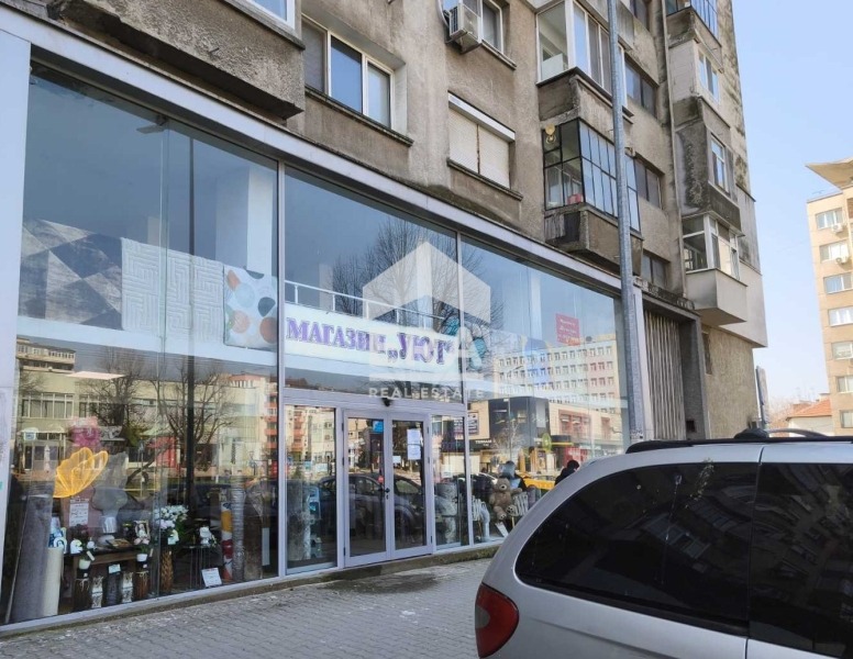 Дава под наем МАГАЗИН, гр. Ямбол, Център, снимка 2 - Магазини - 53860110