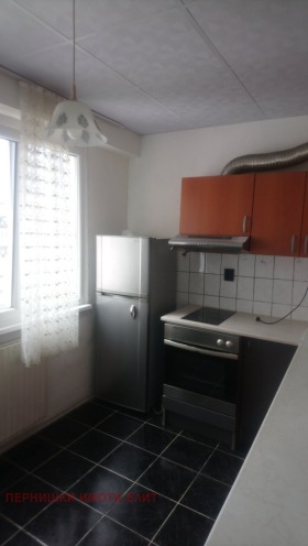 Studio Iztok, Pernik
