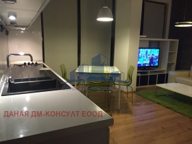 1 sovrum Tombul djamija, Sjumen