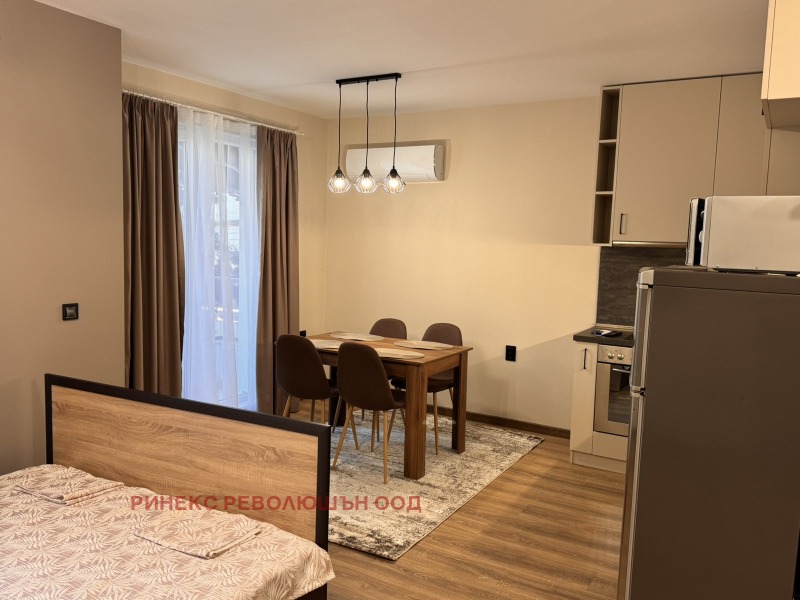 Da affittare  Attico Burgas , Sarafovo , 37 mq | 77613583