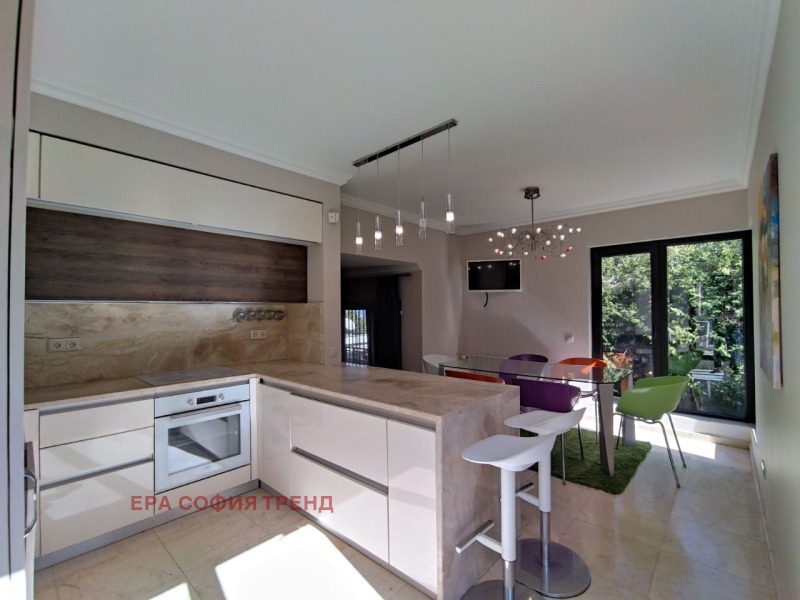 Te huur  2 slaapkamers Sofia , v.z.Kinotsentara , 180 m² | 53727100