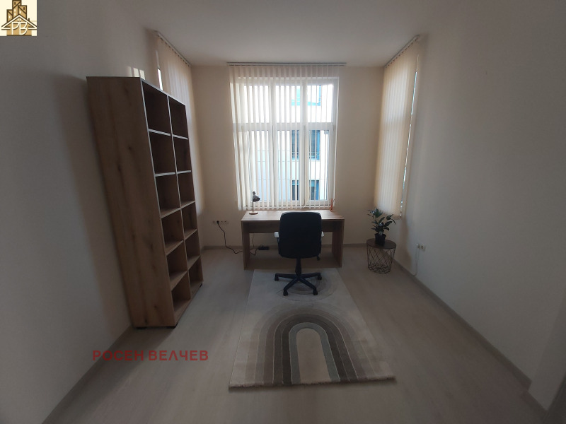 Дава под Наем 3-СТАЕН в град София, Център - 84 кв.м / 700 € » 1 369.08 лв., РОСЕН ВЕЛЧЕВ