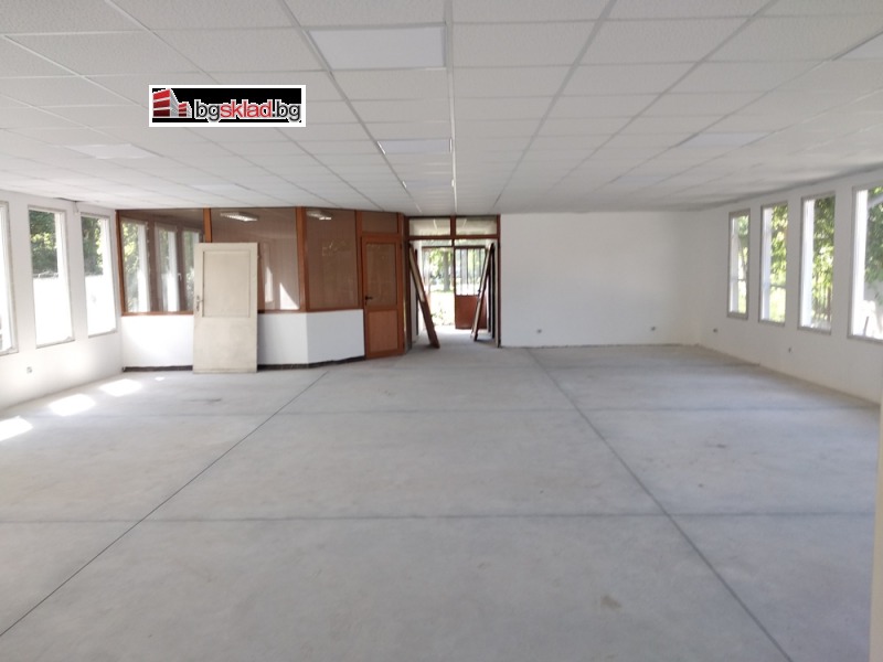 De inchiriat  Cladire industriala Sofia , Moderno predgradie , 250 mp | 29385221