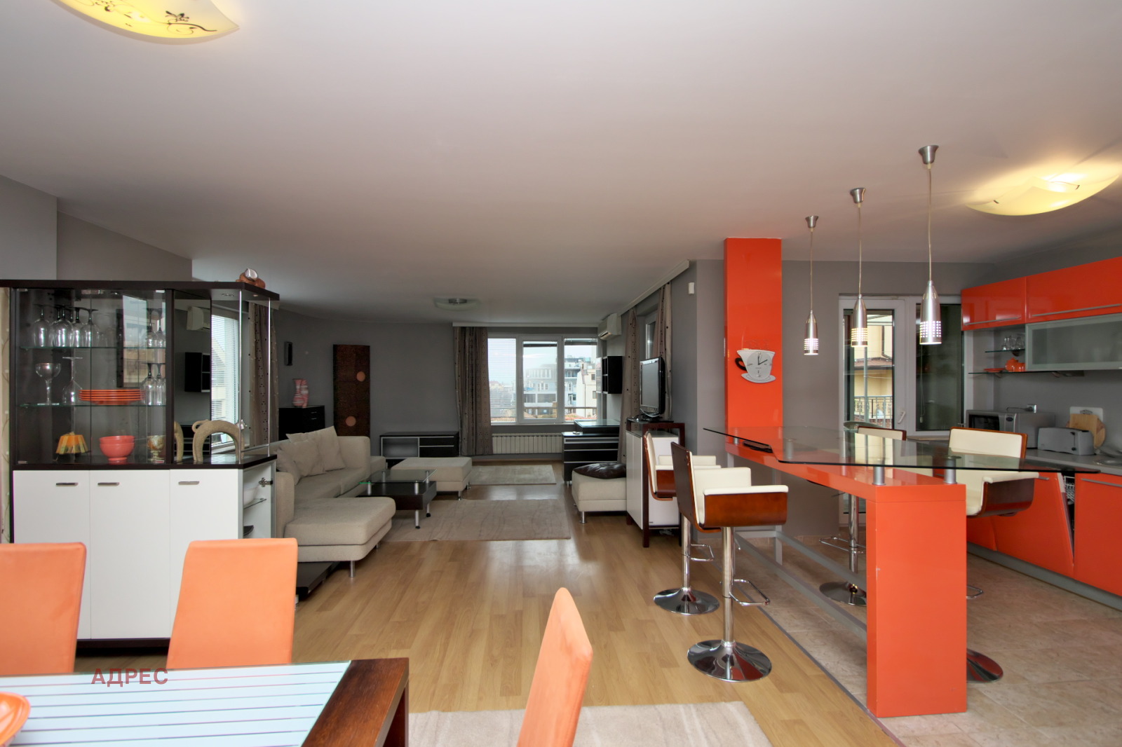 Дава под наем 3-СТАЕН, гр. Варна, Център