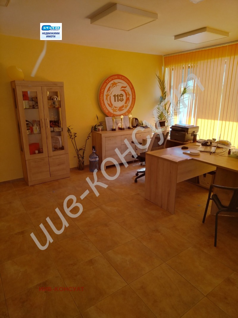Дава под Наем МАГАЗИН в град Велико Търново, Бузлуджа - 50 кв.м / 500 € » 977.92 лв., ИИВ-КОНСУЛТ