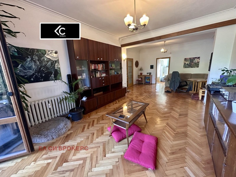 Дава под нем  3-стаен, град София, Център • 1 000 EUR • ID 50520250 — holmes.bg - [1] 