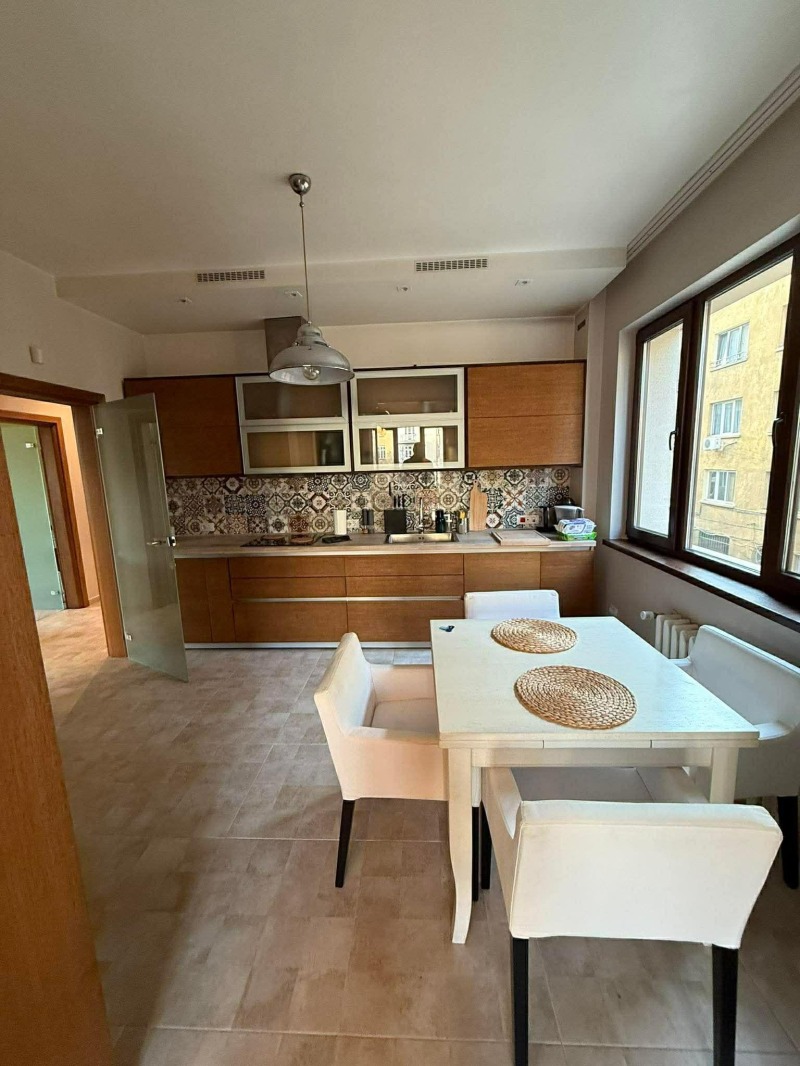 Дава под наем 3-СТАЕН, гр. София, Център, снимка 2 - Апартаменти - 53468776