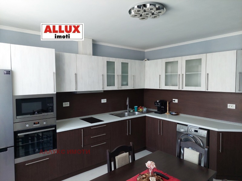 Te huur  2 slaapkamers Ruse , Tsentar , 80 m² | 53492848