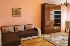 2 makuuhuonetta Tšajka, Varna