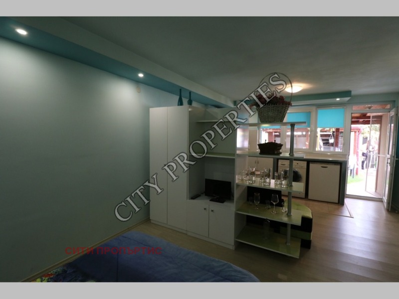 Дава под нем  1-стаен, град Благоевград, Широк център •  165 EUR • ID 96451213 — holmes.bg - [1] 