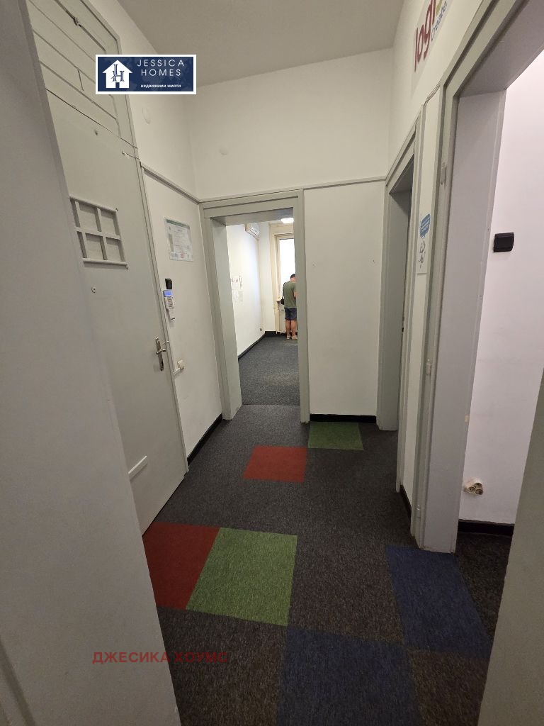 De inchiriat  Birou Sofia , Țentâr , 169 mp | 48281249 - imagine [13]
