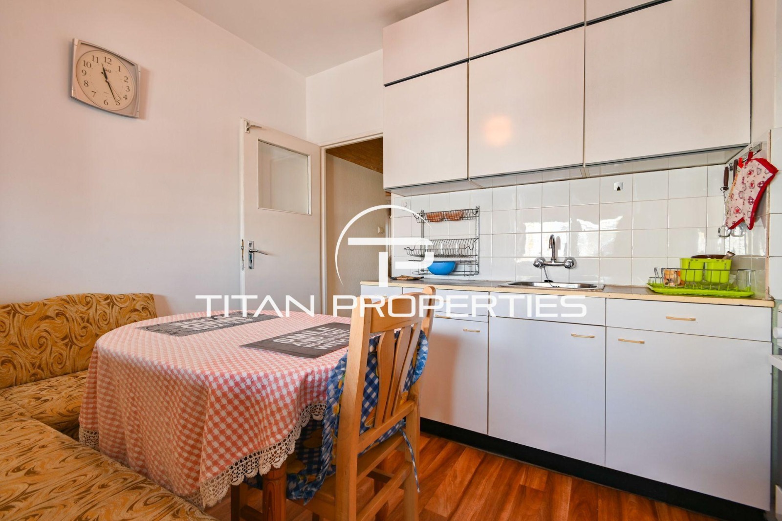 Дава под наем СТАЯ, гр. София, Света Троица, снимка 7 - Стаи под наем - 54067148