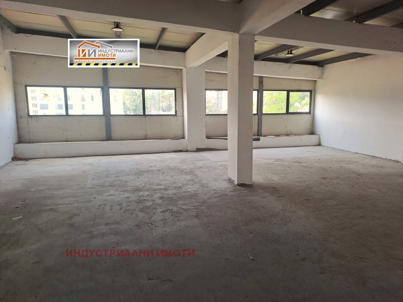 De inchiriat  Cladire industriala Plovdiv , Industrialna zona - Sever , 200 mp | 76638145