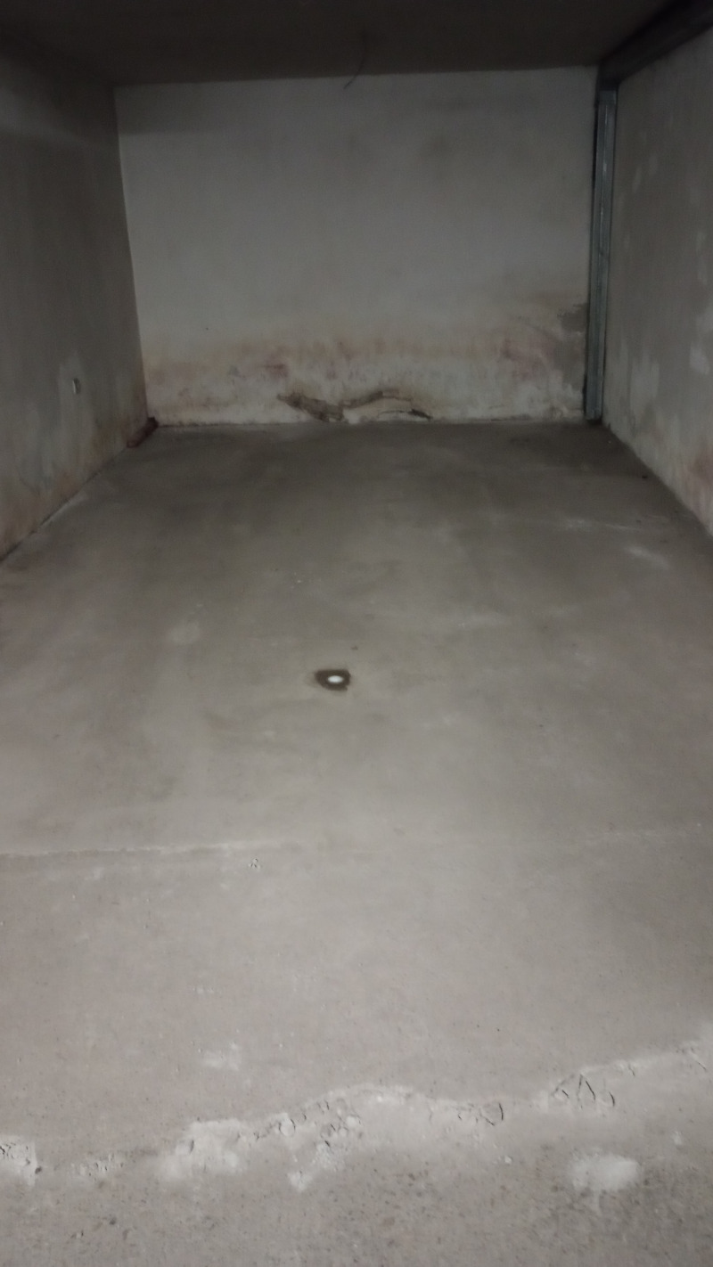 Дава под наем ГАРАЖ, ПАРКОМЯСТО, гр. Русе, Ялта