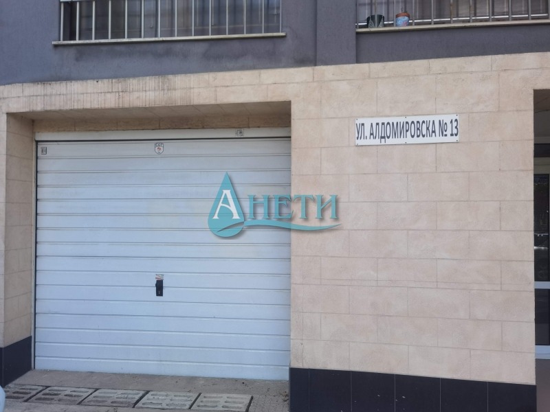 Kiadó  Garázs Sofia , Banisora , 30 négyzetméter | 34227421