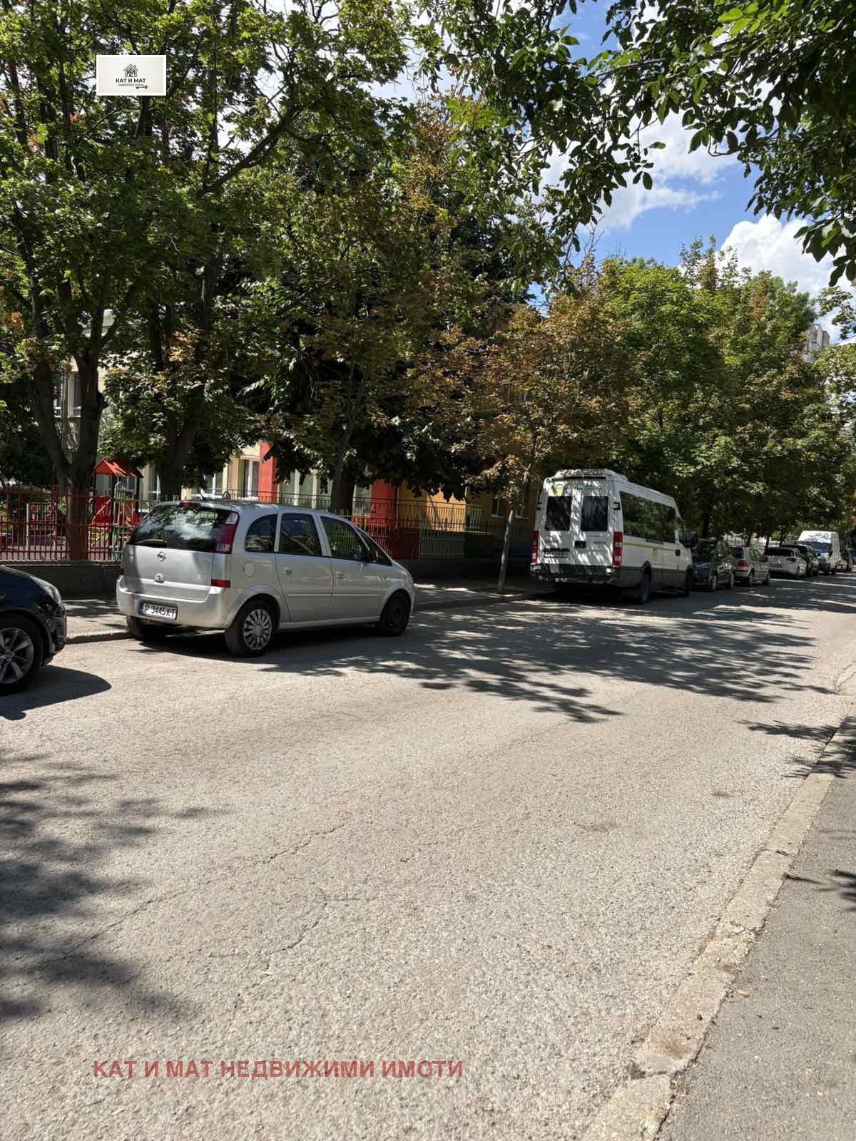 Дава под наем ГАРАЖ, ПАРКОМЯСТО, гр. Русе, Централен южен район, снимка 10 - Гаражи и паркоместа - 55229389