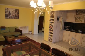 2 quartos Lazur, Burgas