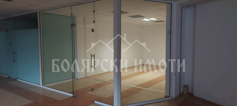 Дава под наем МАГАЗИН, гр. Велико Търново, Център, снимка 2 - Магазини - 52318399
