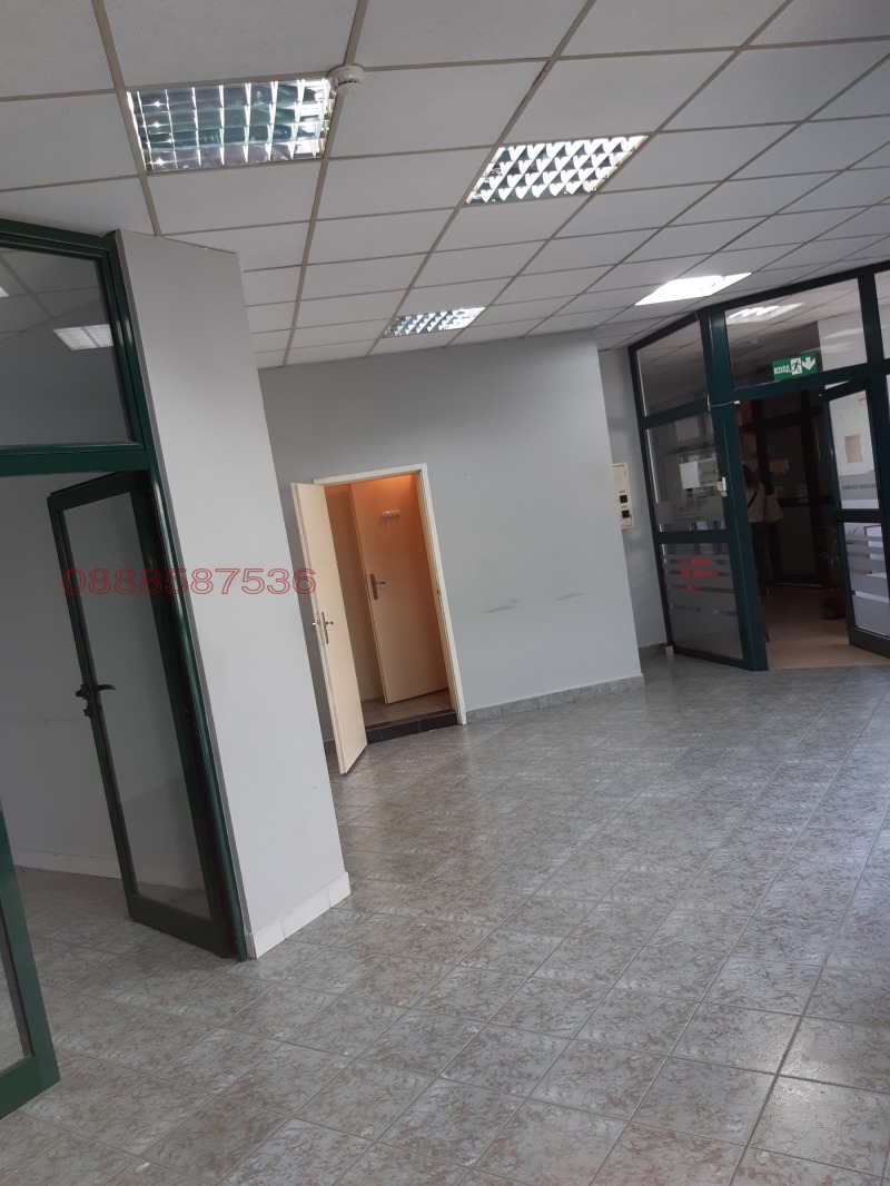 Дава под наем ОФИС, гр. Шумен, Център, снимка 12 - Офиси - 52999353