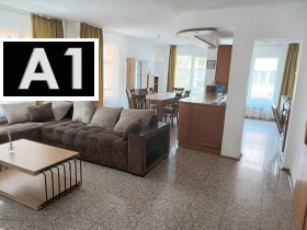 3-стаен град София, Студентски град 10