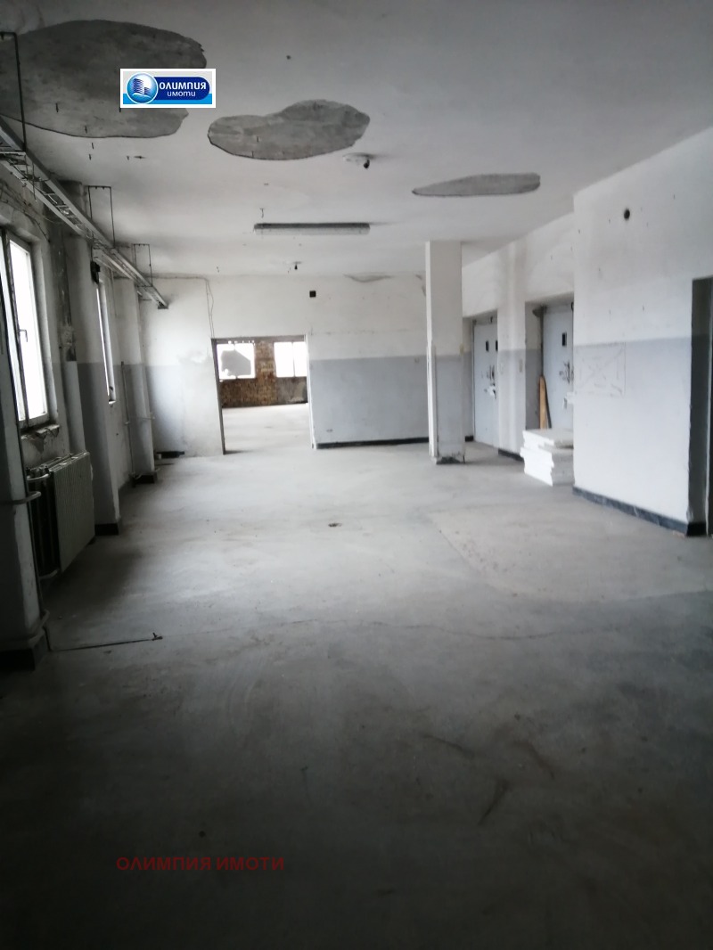 Te huur  Industrie gebouw Ruse , Targovija na edro , 1800 m² | 22097110 - afbeelding [2]