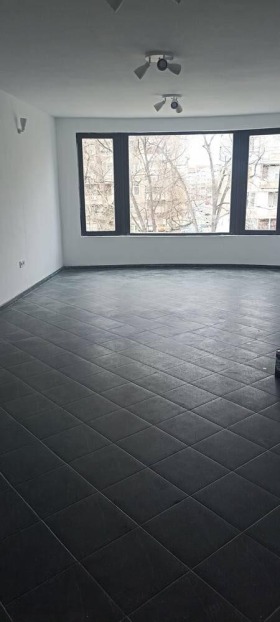 De inchiriat Studio