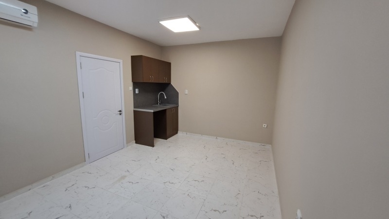 Дава под Наем ОФИС в град Шумен, Център - 20 кв.м / 153.39 € » 300 лв., ПРЕСТИЖ-2007