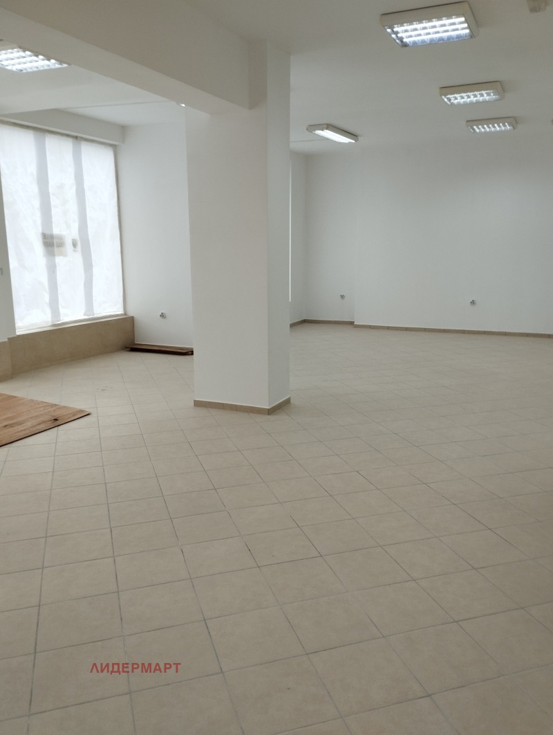 Дава под Наем МАГАЗИН в град Варна, Владислав Варненчик 1 - 125 кв.м / 1 200 € » 2 347.00 лв., ЛИДЕРМАРТ