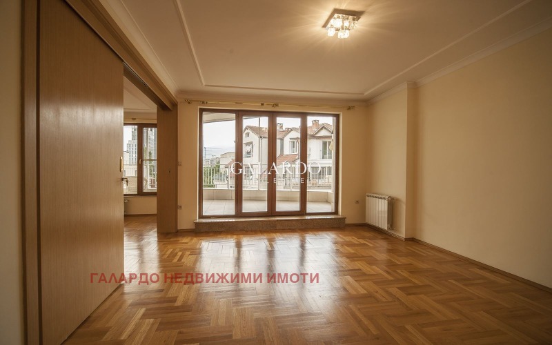 K pronájmu  3 ložnice Sofia , Iztok , 250 m2 | 94742403 - obraz [3]