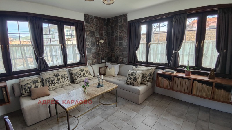 Дава под Наем КЪЩА в област Пловдив, гр. Хисаря - 158 кв.м / 1 300 € » 2 542.58 лв., АДРЕС КАРЛОВО