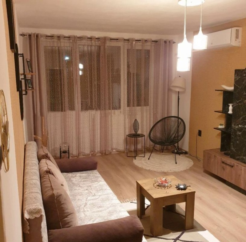 De inchiriat  1 dormitor Plovdiv , Țentâr , 60 mp | 92216283