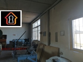 Промишлени помещения под наем в град Враца, Квартал 72 - изображение 4 