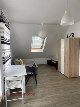 Studio Kolchozen pazar, Varna 3