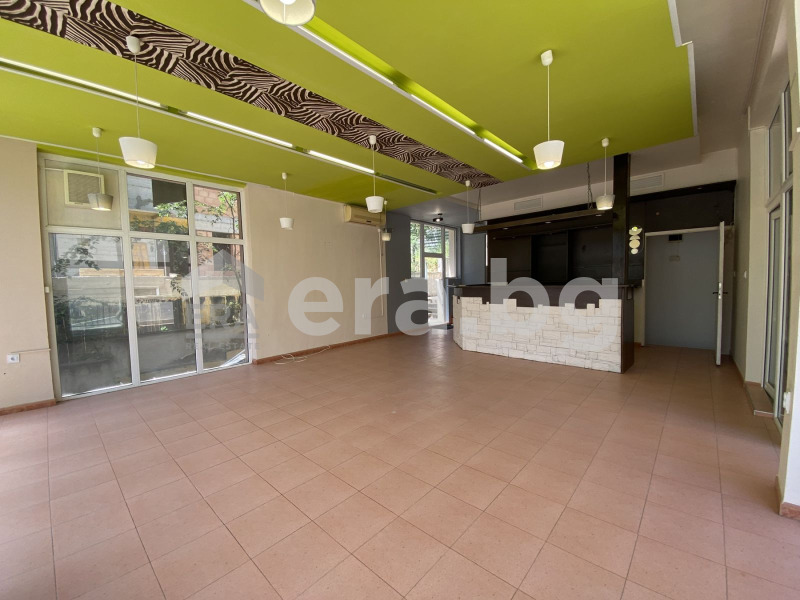 Издаје се  Бар; кафић Варна , Бриз , 147 м2 | 45987506