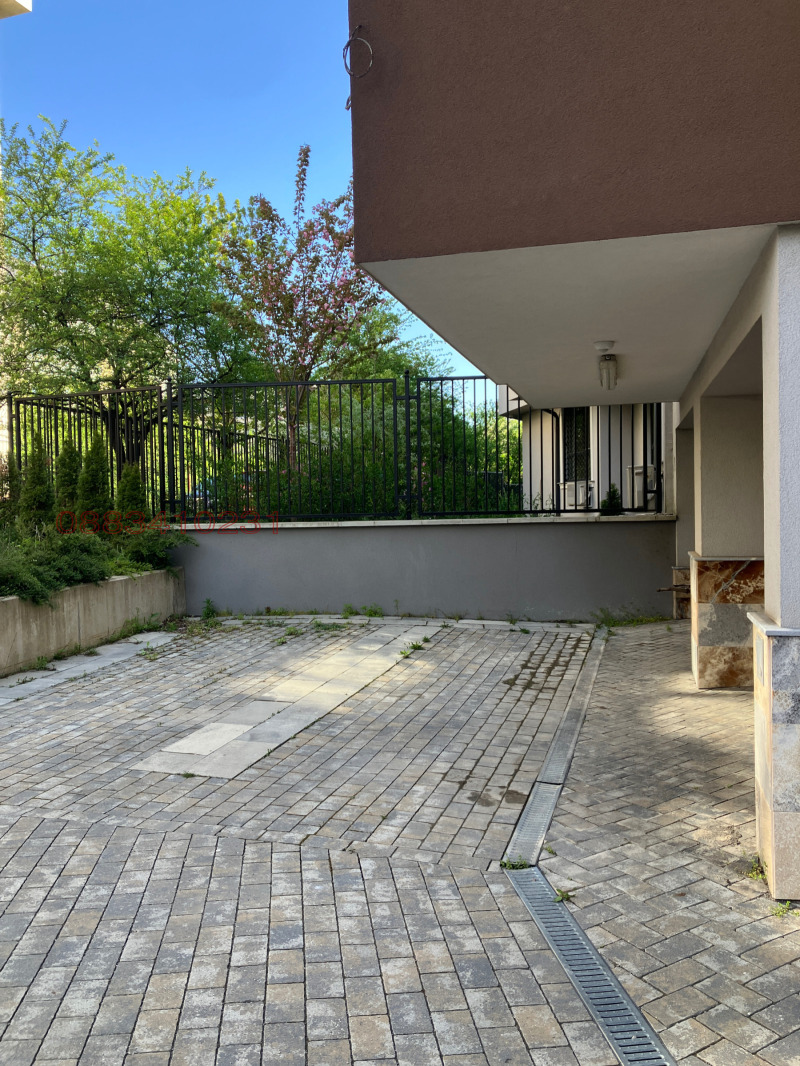 Дава под Наем ПАРКОМЯСТО в град София, Гео Милев - 6 кв.м / 110 € » 215.14 лв.